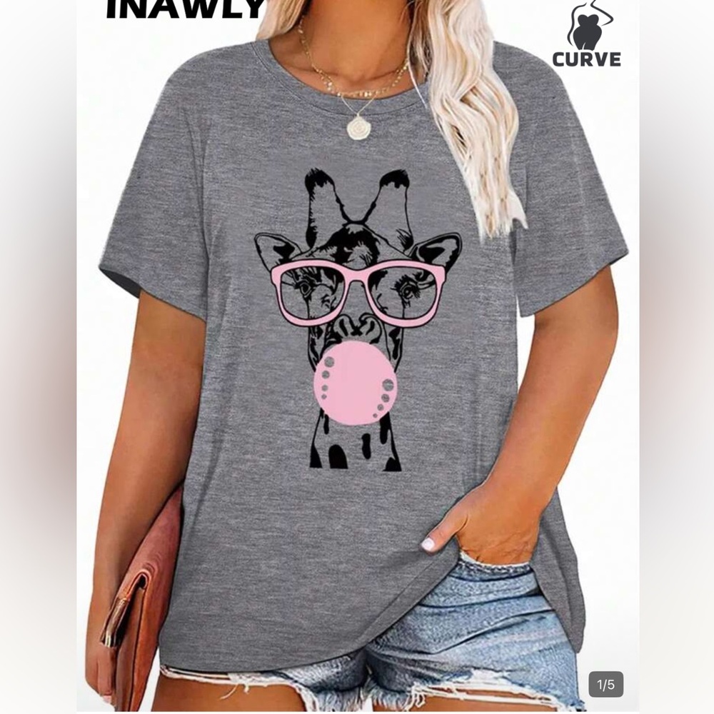 BRAND NEW SHEIN Charcoal Giraffe Graphic Tee 🦒